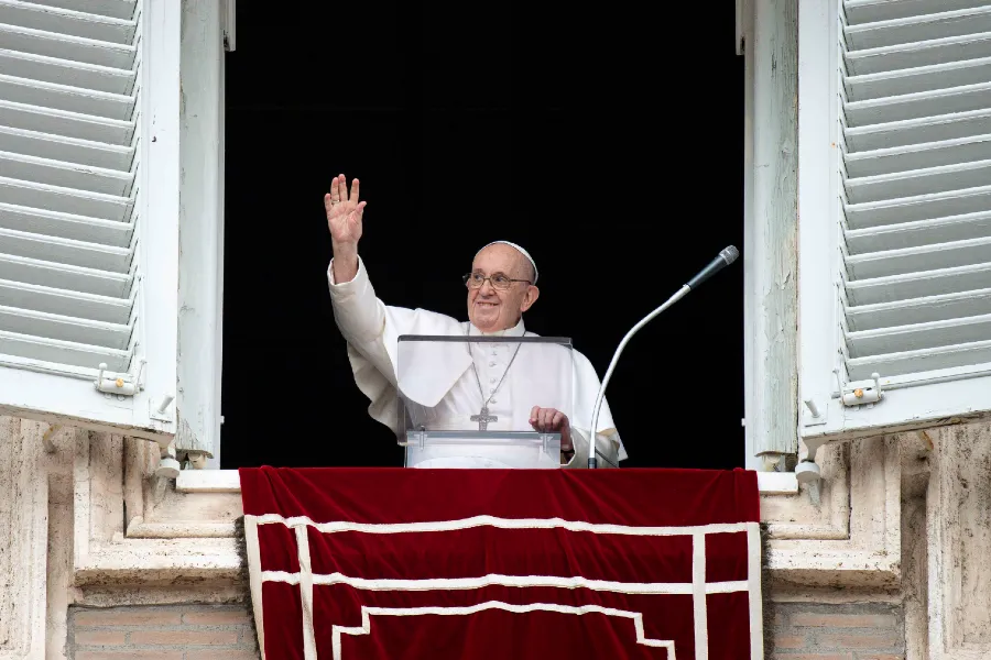 Pope Francis greets pilgrims during the Angelus on July 25, 2021.?w=200&h=150